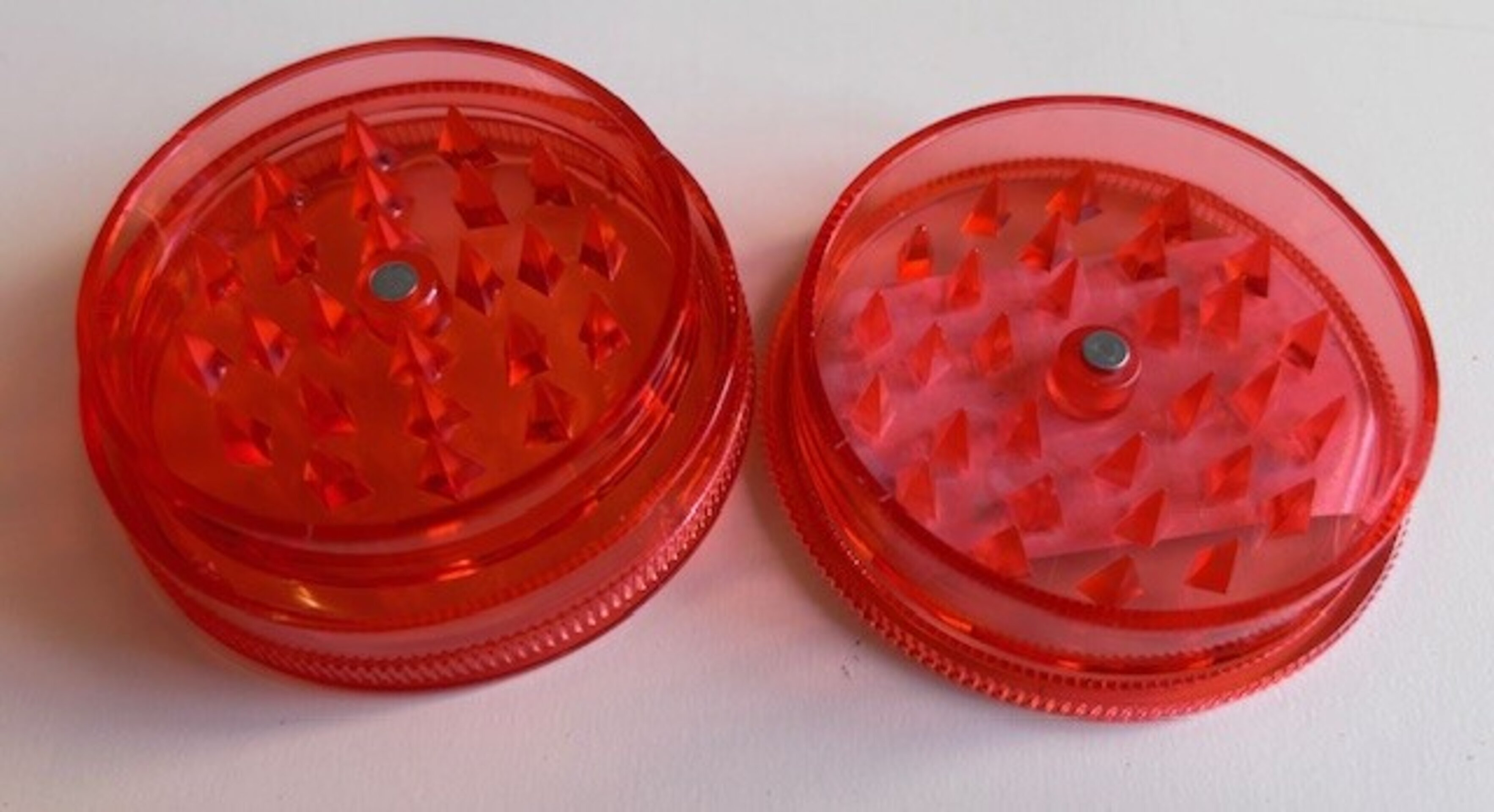Grinder de Plástico con tapa magnética - 18
