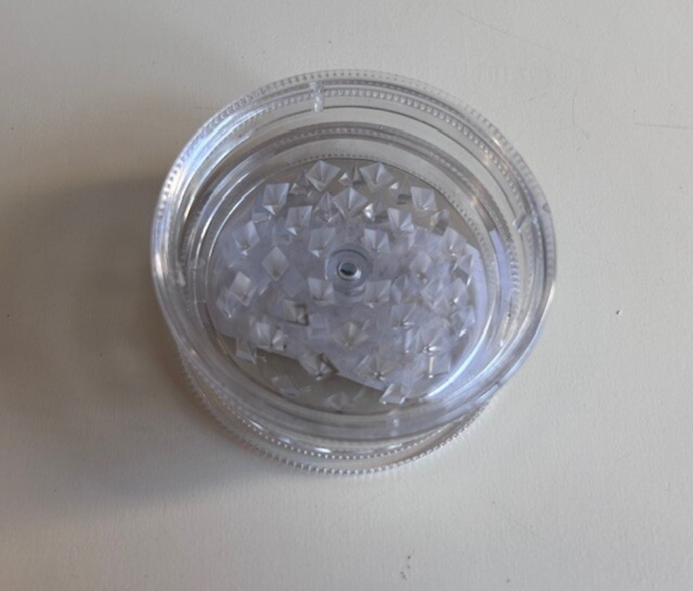 Grinder de Plástico con tapa magnética - 21