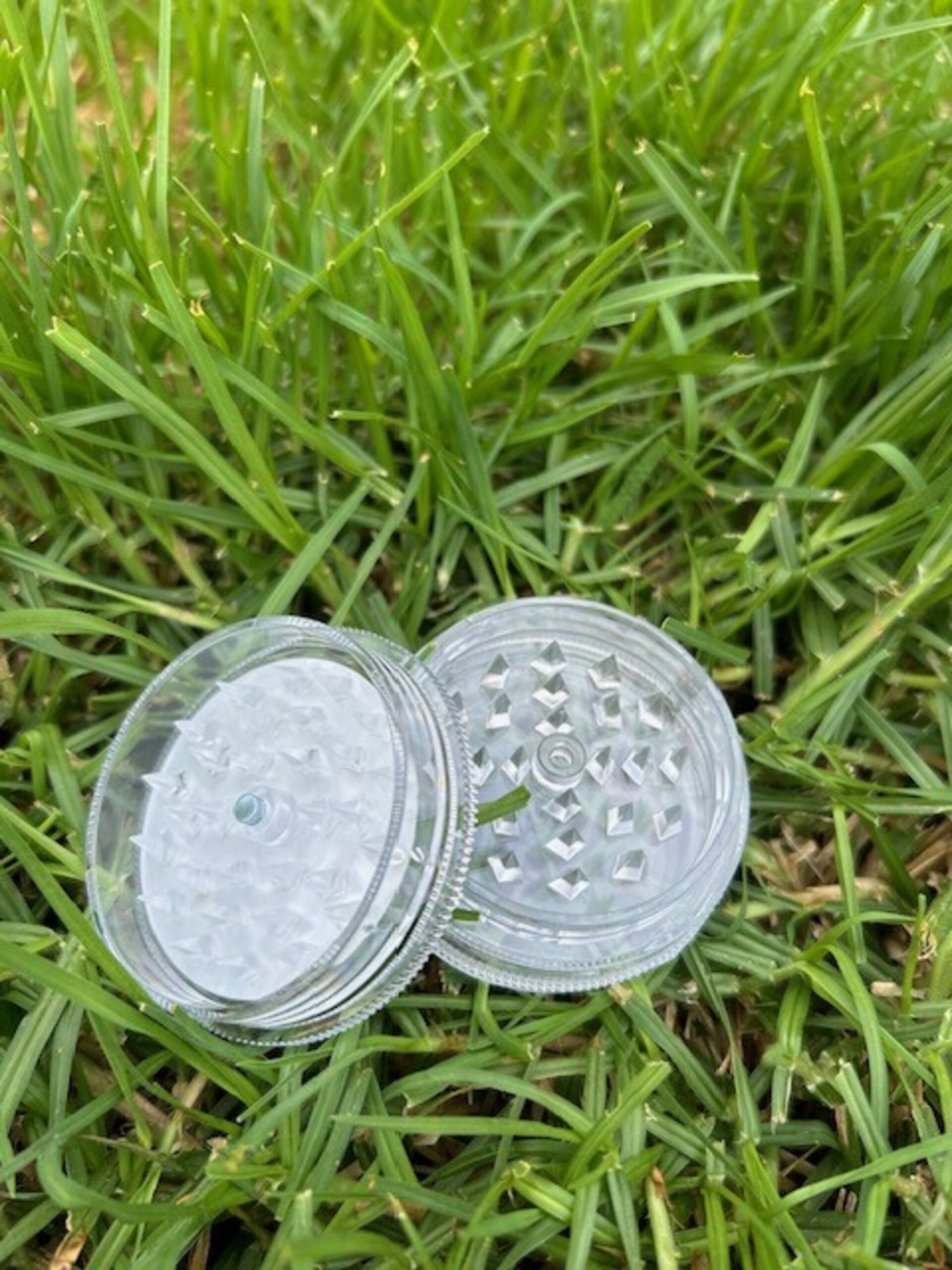 Grinder de Plástico con tapa magnética - 4