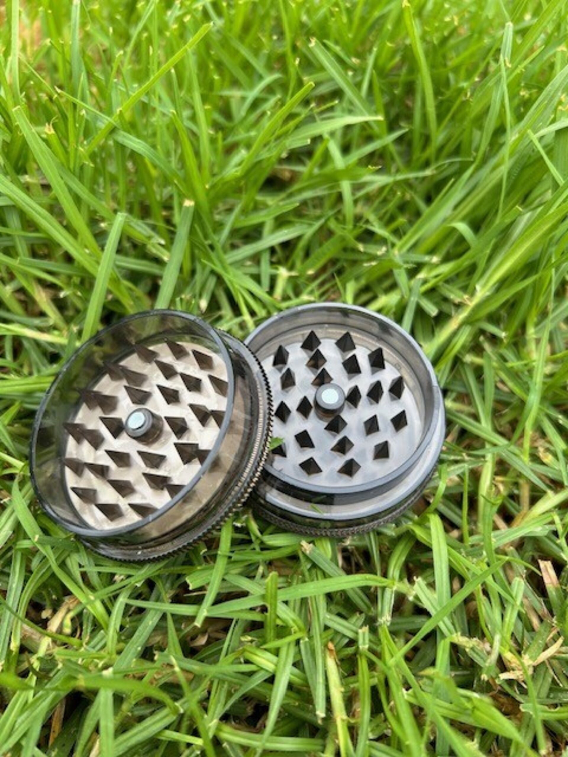 Grinder de Plástico con tapa magnética - 10