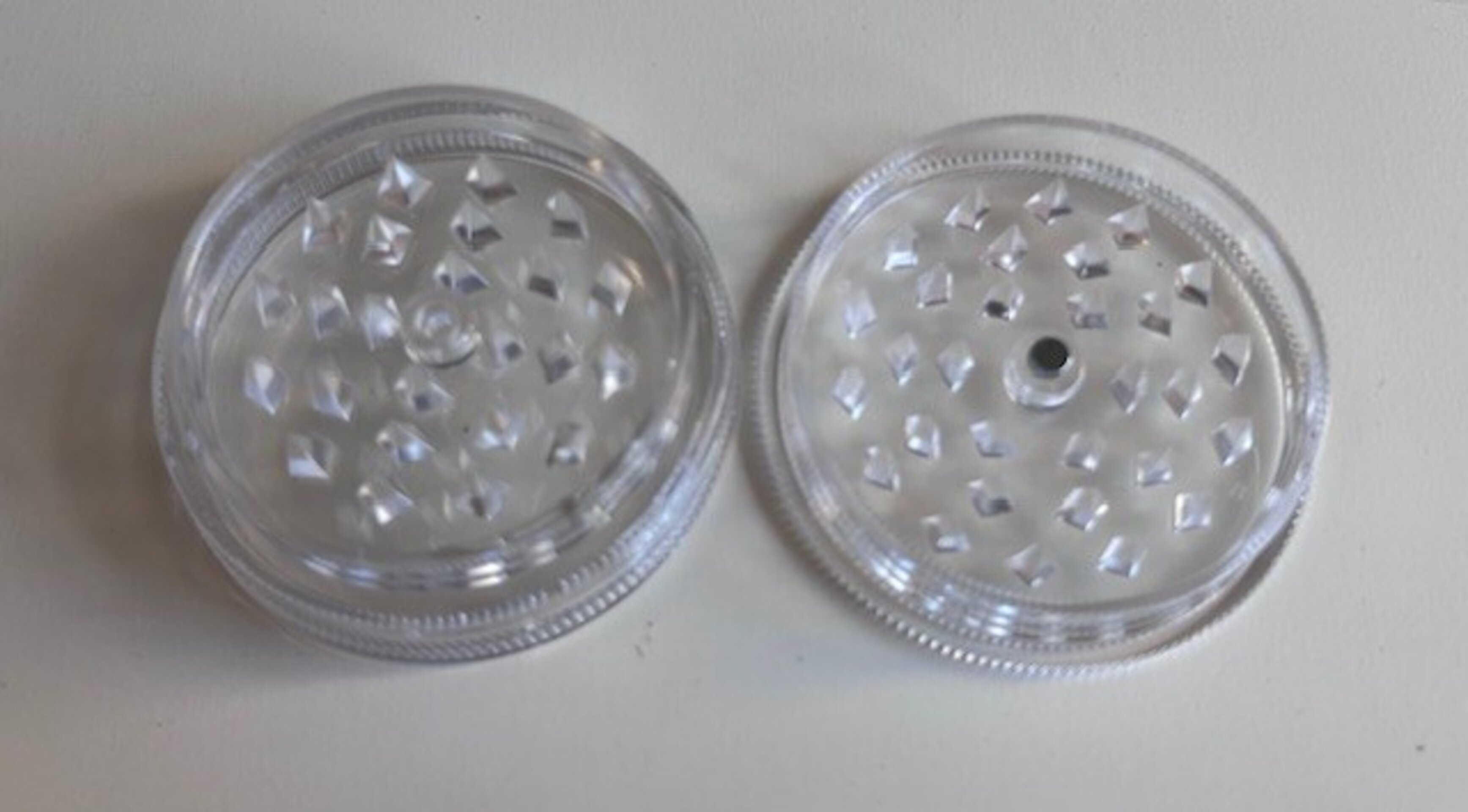 Grinder de Plástico con tapa magnética - 22