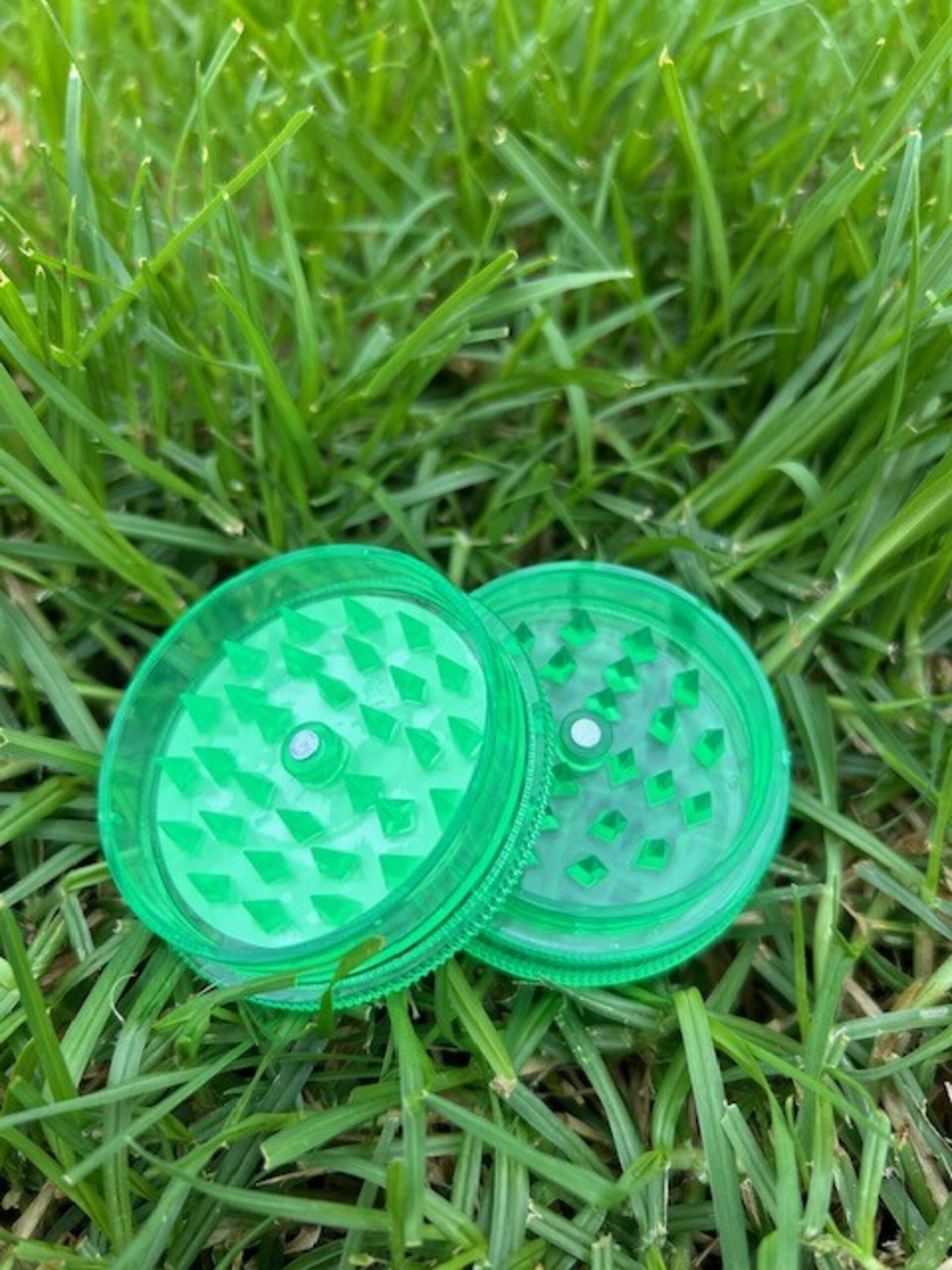Grinder de Plástico con tapa magnética - 14